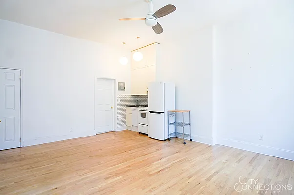 Rented by City Connections Realty | media 9