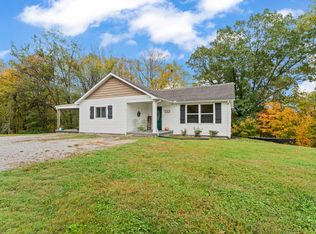 560 Pea Ridge Rd, Chestnut Mound, TN 38552