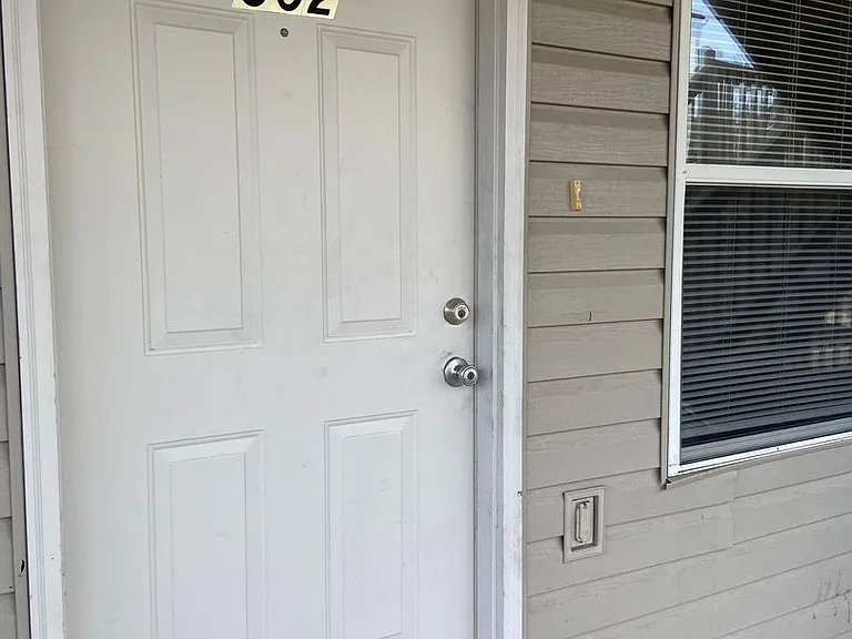 502 Twin Oaks — Photo 28