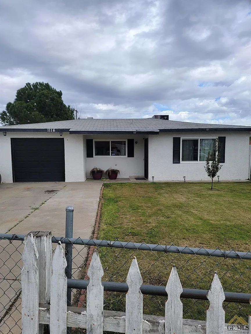 1114 Albany St photo 1