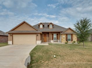 300 Cherry Point Dr, Palmer, TX 75152