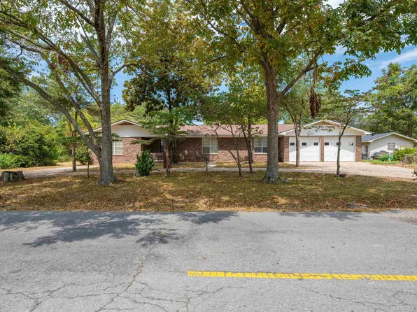 812 W 3rd St, Lonoke, AR 72086