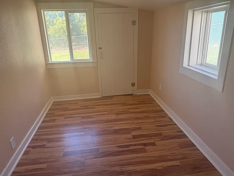 1018 N Oak Ave — Photo 9