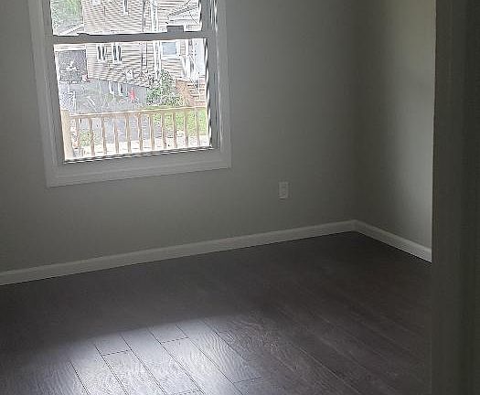 5th image of 33 Isabella Ave #1