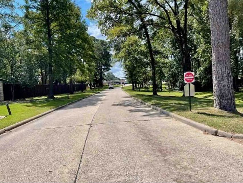 Exterior Neighborhood (street photo)