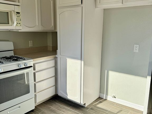3rd image of 9529 Olive St #B