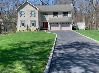 5 Brookview Cir, Randolph, NJ 07869