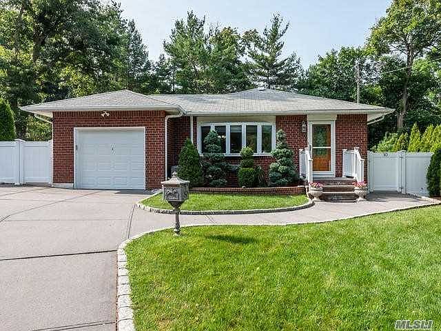 1st image of 10 Johnson Ct