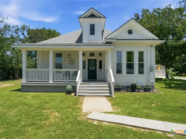 1500 Fleming Dr, Seguin, TX 78155