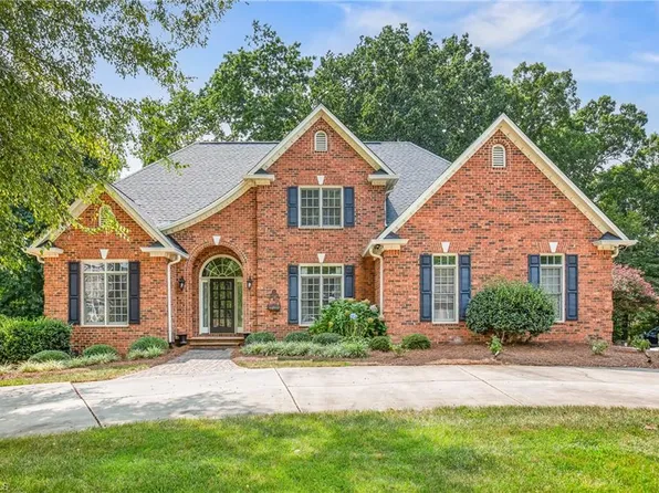 1870 Dunmore Ln, Clemmons, NC 27012