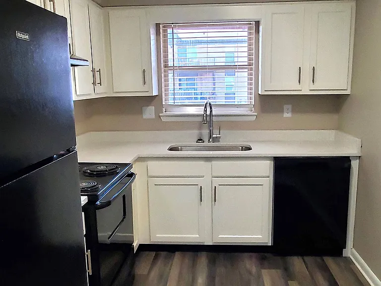 St. Francis Apartments — Photo 8