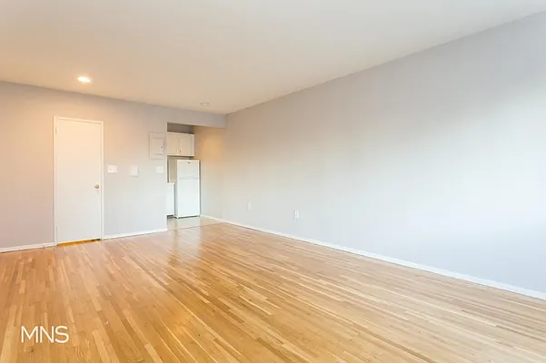 Rented by MNS Marketing | media 6