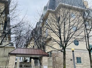 38 Stadium Rd #673, Toronto, ON M5V3P4