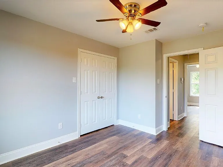 106 E Oak St — Photo 13