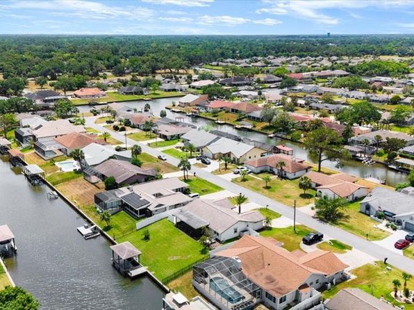 13 Classic Ct S, Palm Coast, FL 32137
