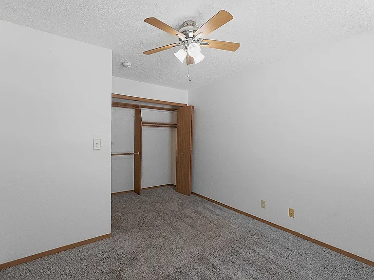 Cambridge Apartments — Photo 43