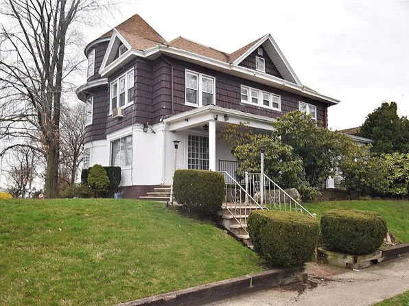 41-05 Westmoreland Street, Little Neck, NY 11363