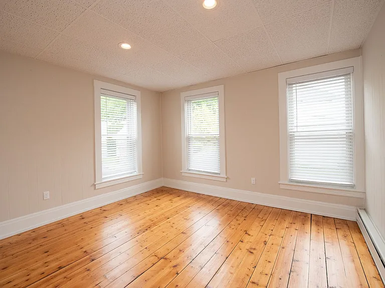 19 Warsaw Ave — Photo 11
