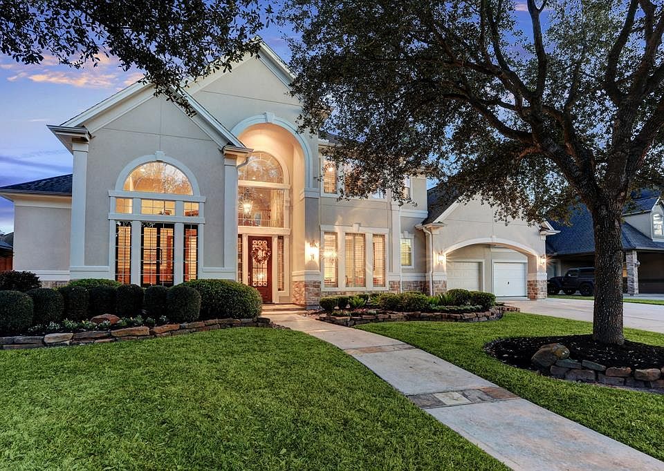 1st image of 15811 Medina Lake Ln