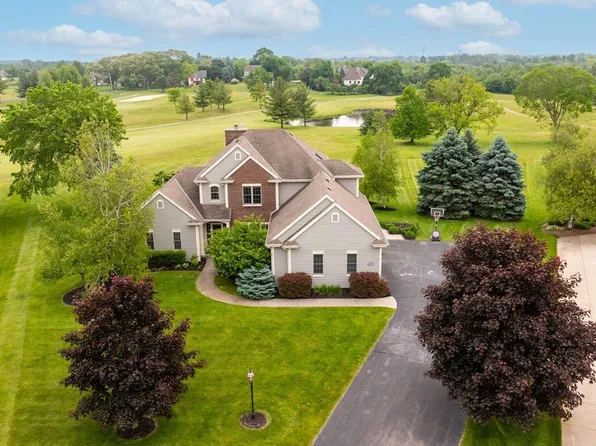 W236N8438 Clubhouse CIRCLE, Lisbon, WI 53089