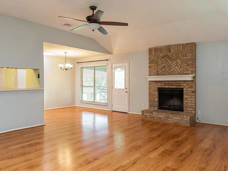 2318 Colonial Ridge Dr — Photo 6