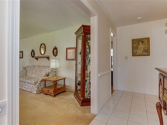 5th image of 805 Winthrope Dr