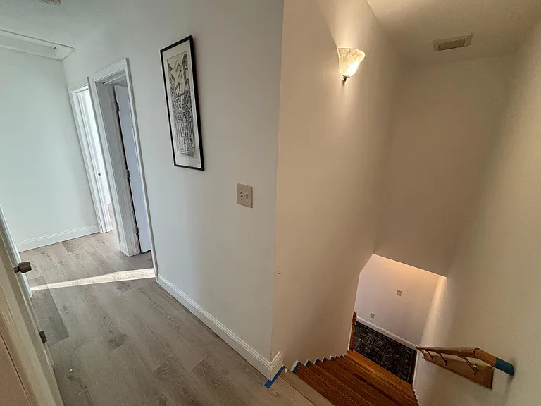 96 Evergreen St — Photo 11
