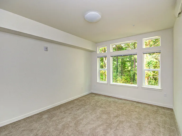 Emerald Crest Apartments — Photo 7