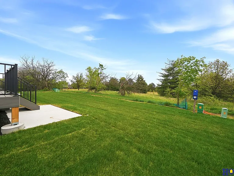 8911 Peregrine Rd — Photo 30