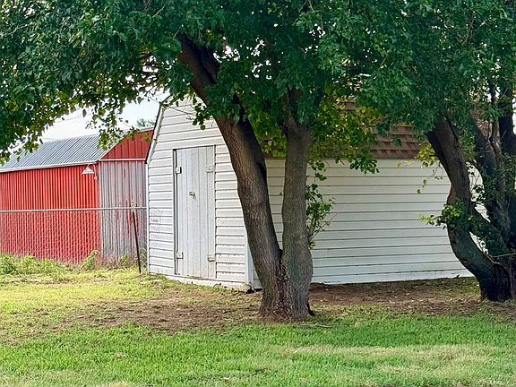 5th image of 822 Kelli Dr