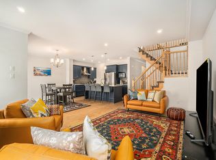 555 Bobolink Rdg, Ottawa, ON K2S2P2