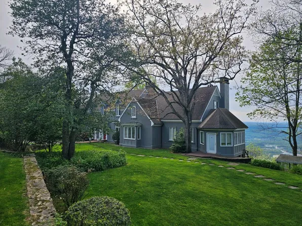 538 W Brow Rd, Lookout Mountain, TN 37350