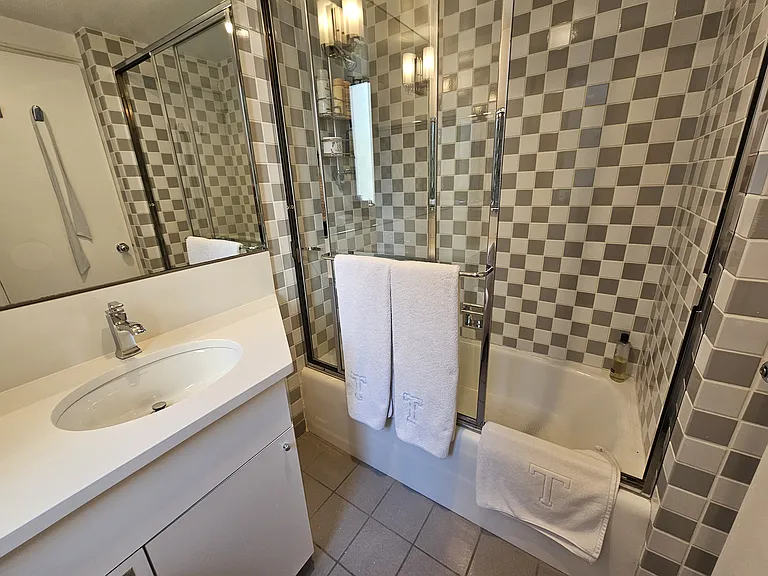 40 Central Park S #15A — Photo 18