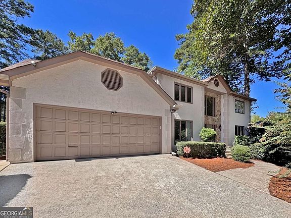 4th image of 2225 Roxburgh Dr