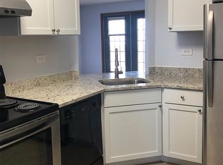 4181 Williamsburg Ct APT 302, Glenview, IL 60025