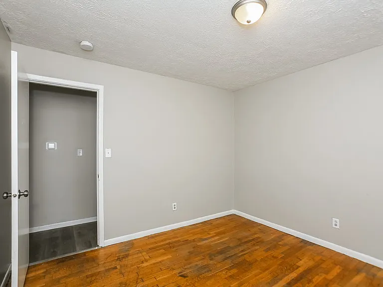 4623 N Richardt Ave — Photo 12