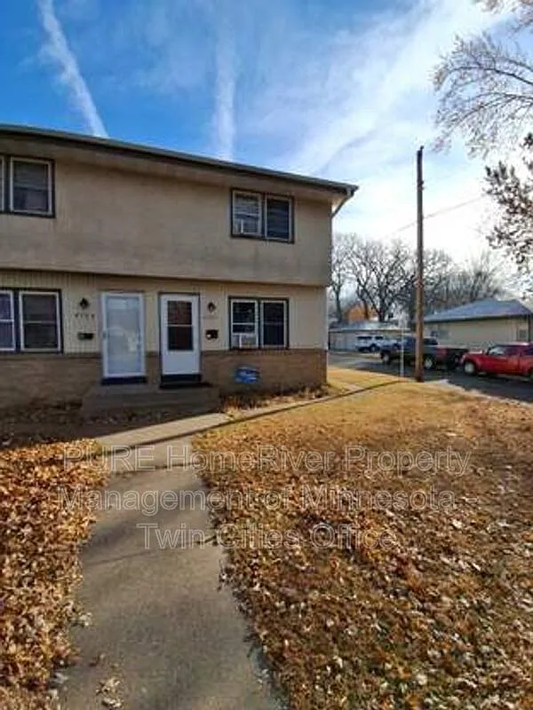 4 bed, 1.0 bath, 1200 sqft, $2,295 — Photo 3