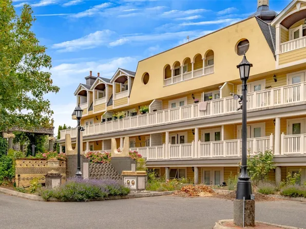 645 Selby St Unit 204, Nanaimo, BC V9R 2S2