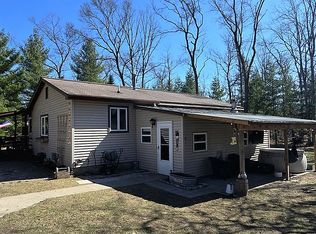 11107 Maple Ln, Gladwin, MI 48624