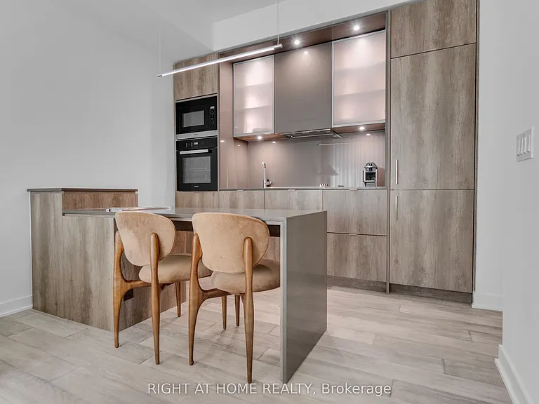 11 Yorkville Ave #2113 — Photo 13