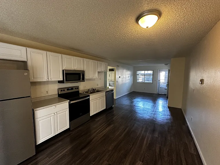 865 Hathaway Dr #D — Photo 9