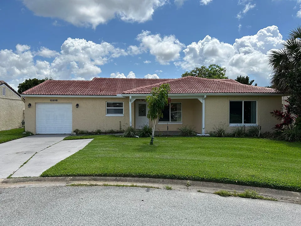 10816 Waterford Ct