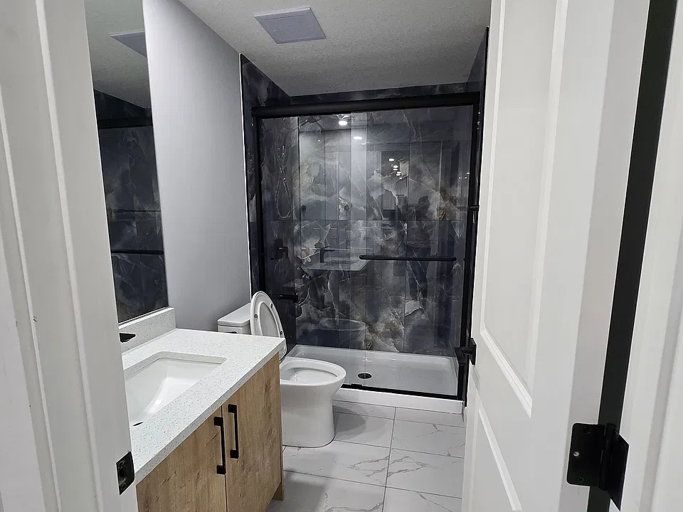 132 Rowmont Dr NW