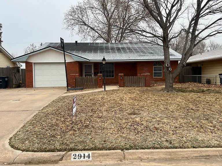 2914 W Pine Ave — Photo 1