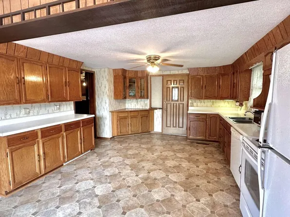 412 W Spring St, New Hampton, IA 50659