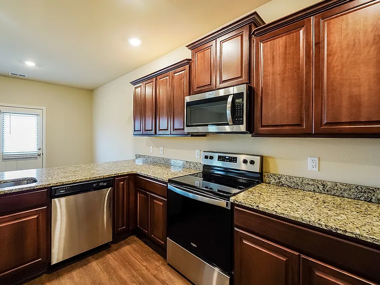 525 Clover Cir — Photo 6