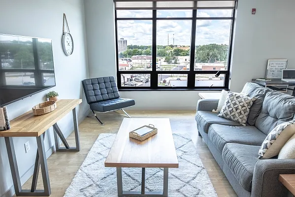 Studio, 770 sqft, $1,399 — Photo 3