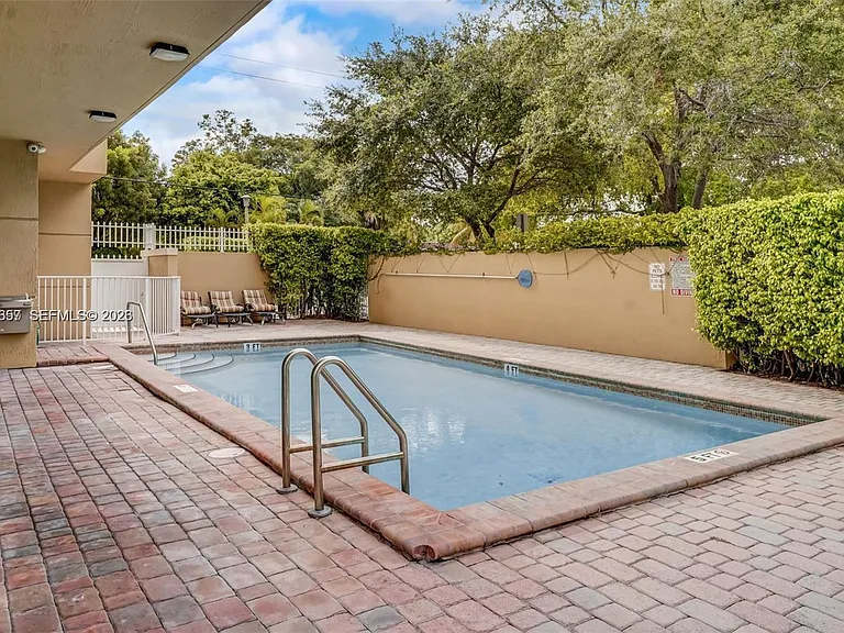 2425 SW 27th Ave #806 — Photo 31