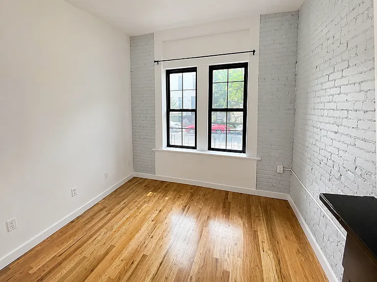 107 Cornelia St #1L — Photo 3