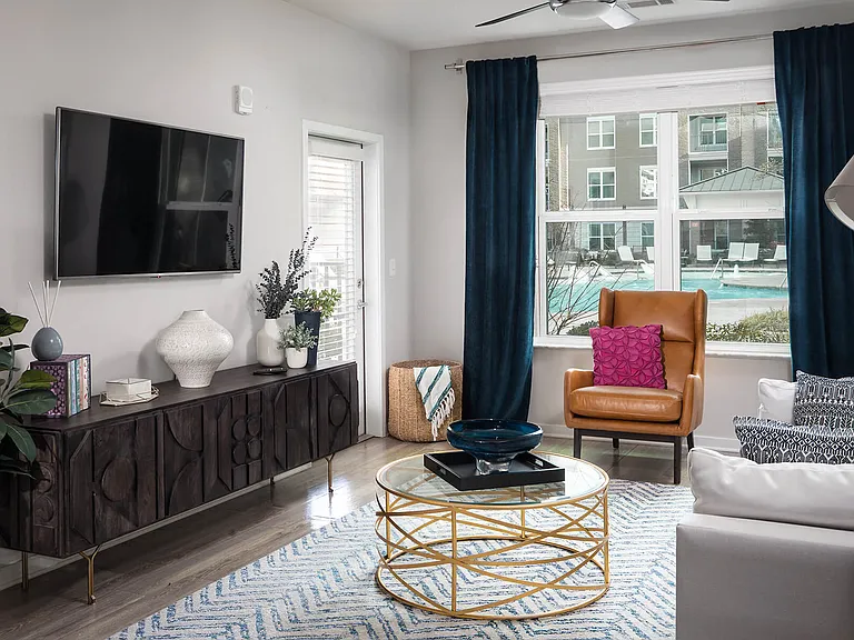 Pointe at Lake Crabtree Apartments — Photo 6